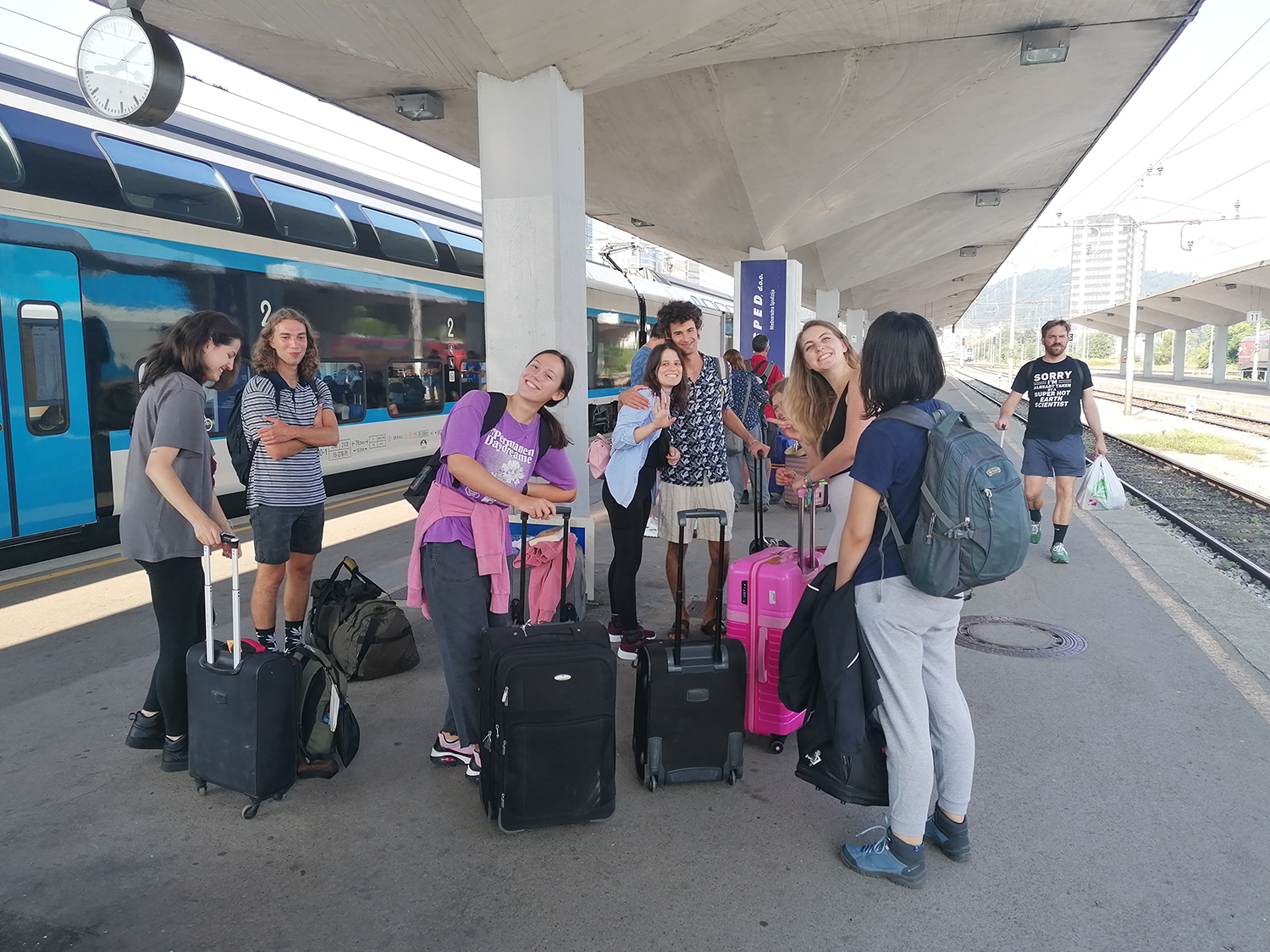Slowenische Freiwillige brechen zu einer Zug-Odyssee nach Deutschland auf Slowenische Freiwillige brechen zu einer Zug-Odyssee nach Deutschland auf