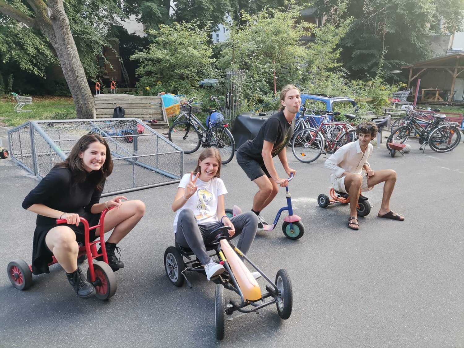 Slowenische Freiwillige brechen zu einer Zug-Odyssee nach Deutschland auf Slowenische Freiwillige brechen zu einer Zug-Odyssee nach Deutschland auf